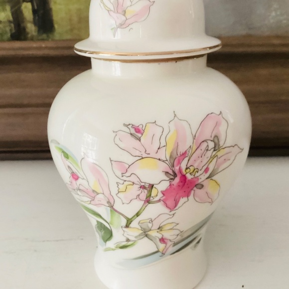 Vintage Translucent Bone China Ginger Jar White Gold Pink Floral Japan FLAW - Picture 4 of 12